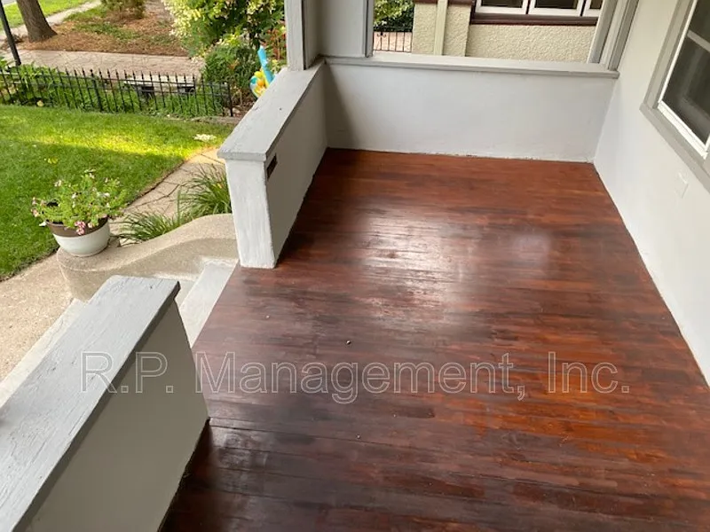 3 bed, 1.5 bath, 1300 sqft, $2,299 — Photo 4