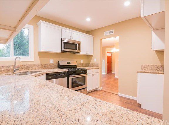 5th image of 11623 S Wilton Pl