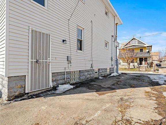 4th image of 13612 Durkee Ave