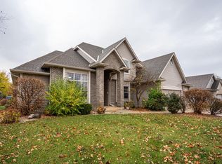 1038 W Glen Crossing Dr, Oak Creek, WI 53154