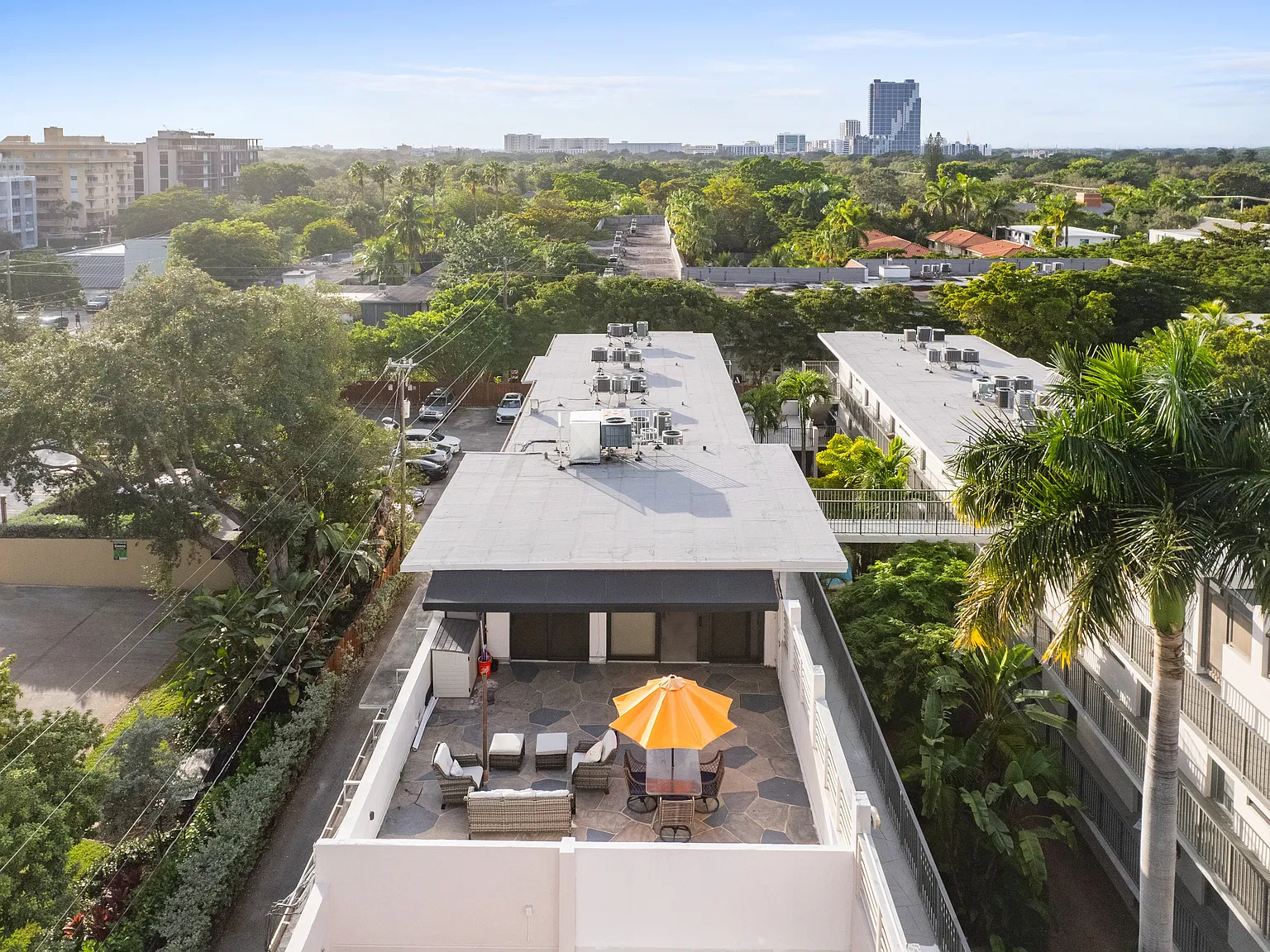3242 Mary St — Photo 3