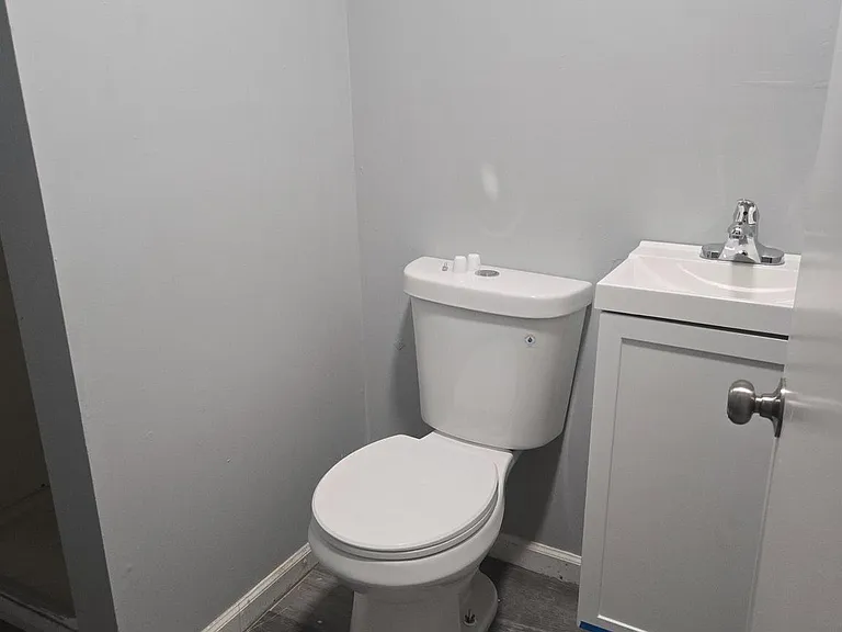 868 Coates St — Photo 3