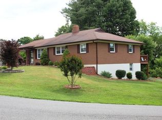 85 Lakeview Dr, Rocky Mount, VA 24151