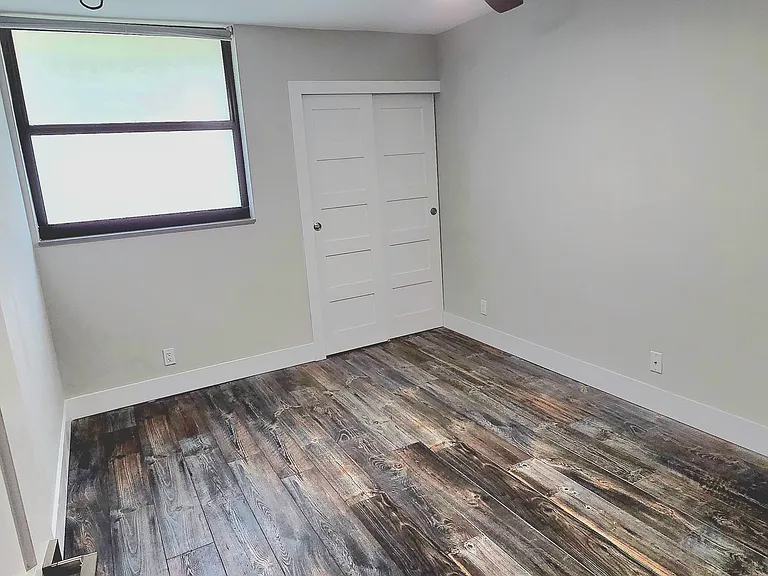 118 Lake Emerald Dr — Photo 24