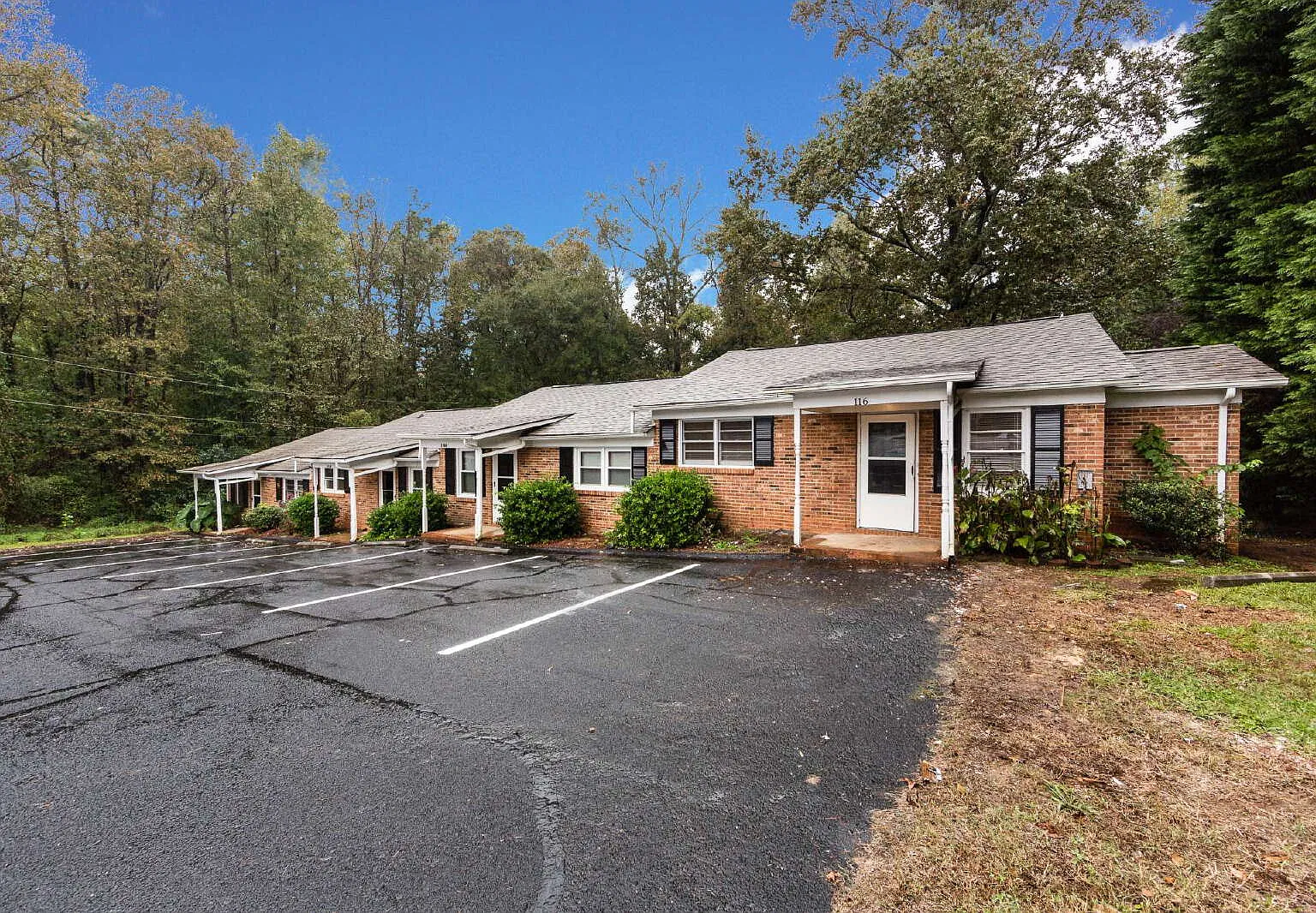 2 bed, 1.0 bath, 760 sqft, $1,295 — Photo 1