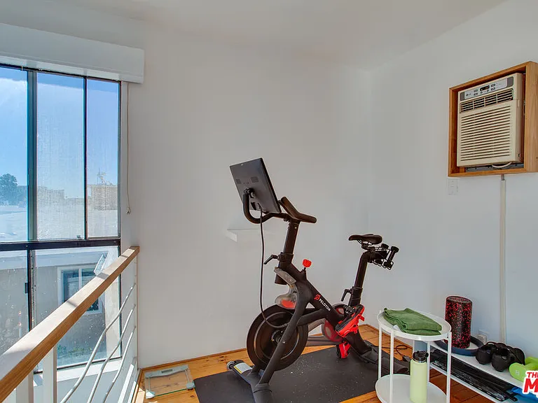 11645 Montana Ave #311 — Photo 15