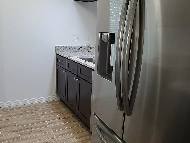 3723 Cheltenham Dr — Photo 4