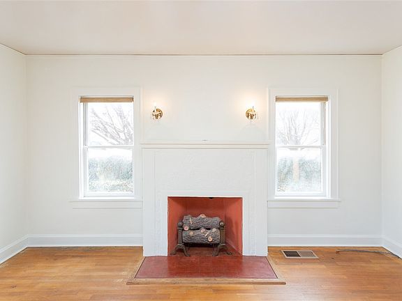 5th image of 700 S Lea Ave