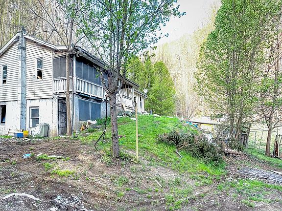 2nd image of 809 Wyatt Hollow Rd