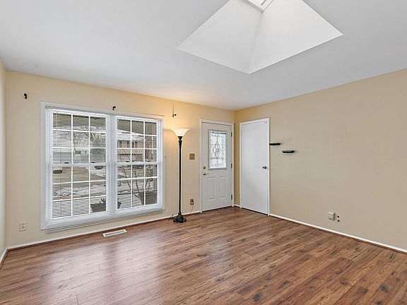 5th image of 213 Villa Rd