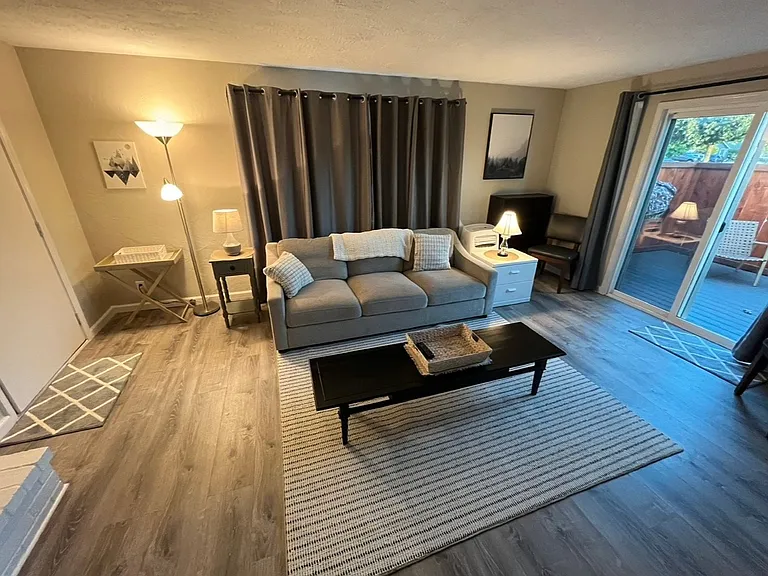 148-38th Pl — Photo 2
