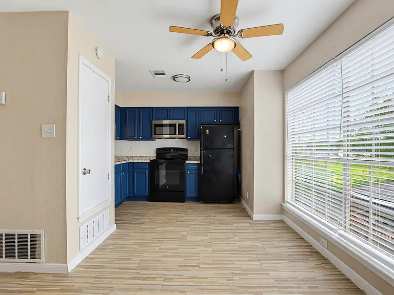 10543 Starcrest Dr #10543 — Photo 5