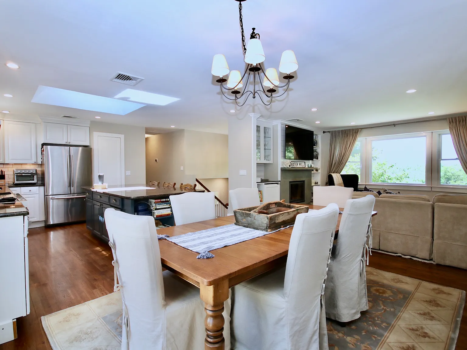 Water Mill 4 bed 2.5 bath Gunite Pool Aug 35K — Photo 3