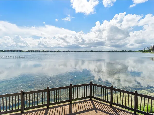 105 Lake Emerald Dr APT 315, Oakland Park, FL 33309