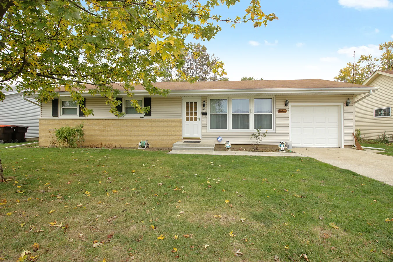 1525 Gleason Dr photo 1