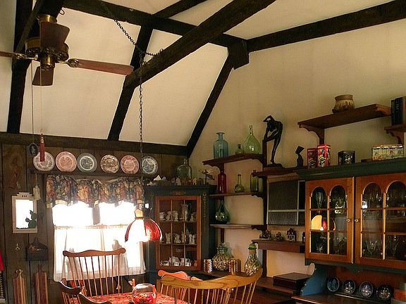 3rd image of 40 Abbot Ln