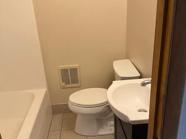 1212 N Severance St APT 5, Hutchinson, KS 67501