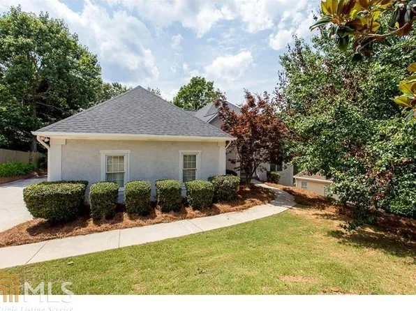 522 Country Club Dr, Stockbridge, GA 30281