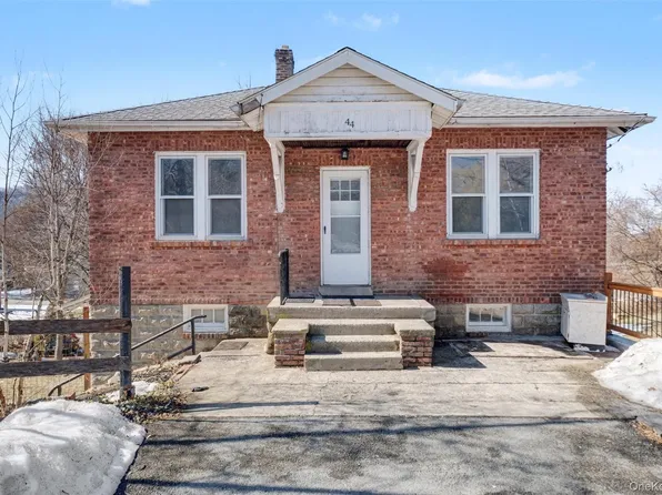 44 Cedar Ave, New Windsor, NY 12553