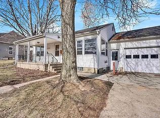 1217 W 19th St, Cedar Falls, IA 50613