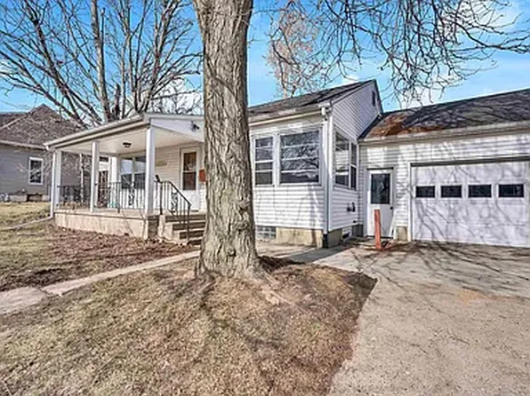 1217 W 19th St, Cedar Falls, IA 50613