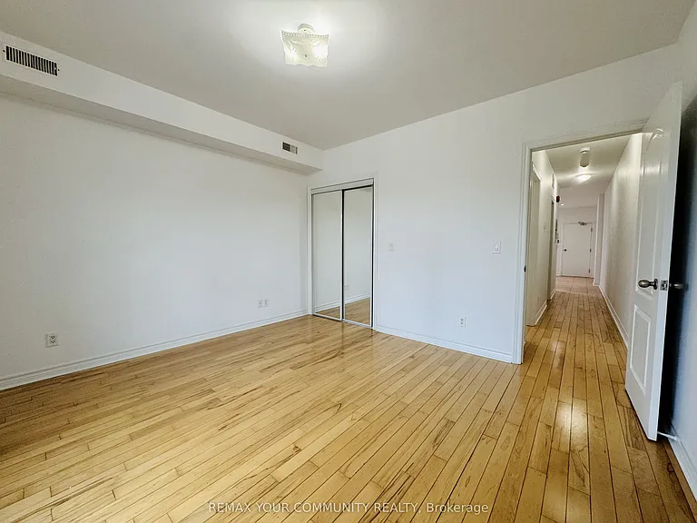 2415 Dundas St W #3 — Photo 7