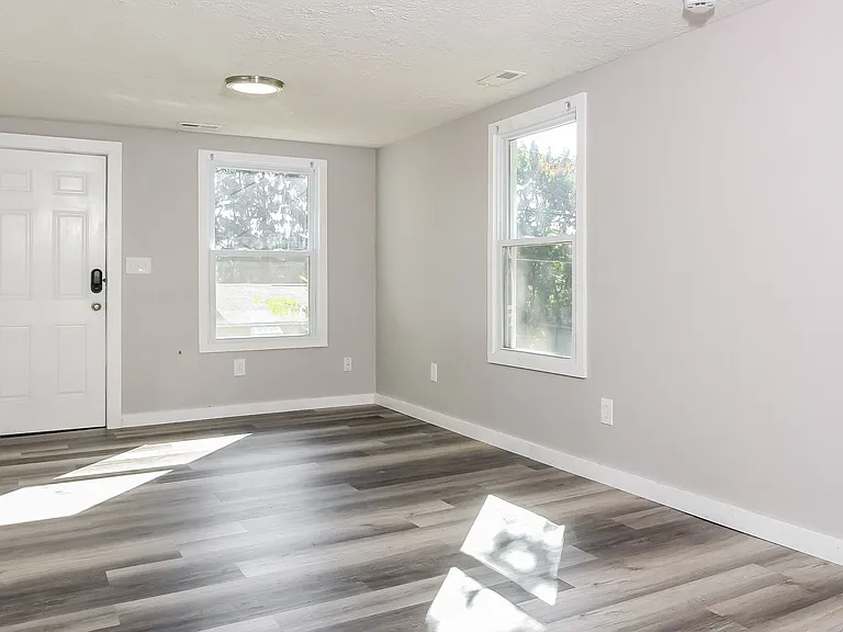 943837_017_living_room_13184493.jpg