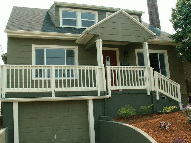 Front View w/Tuckunder Garage