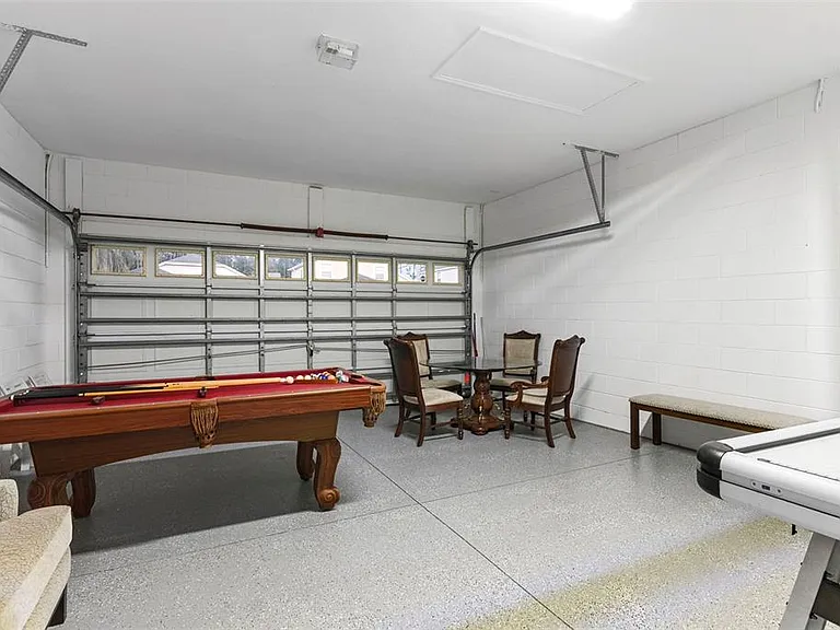 215 Gleneagles Dr — Photo 29