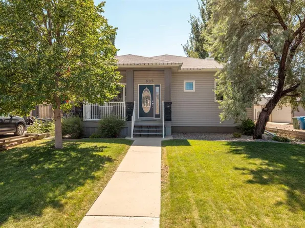 695 N Parkside Dr, Coaldale, AB T1M 1R7
