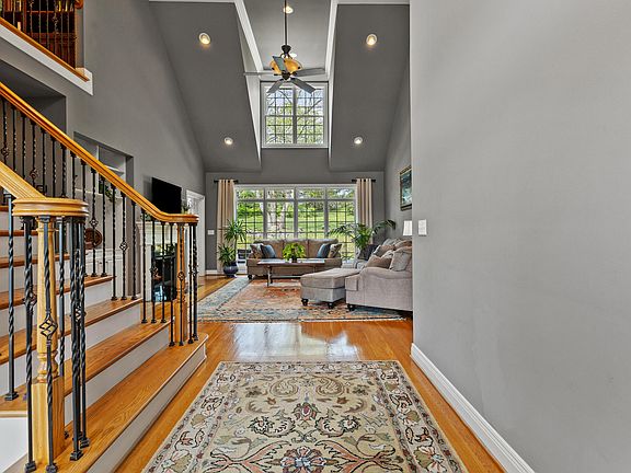 5th image of 569 Avawam Dr