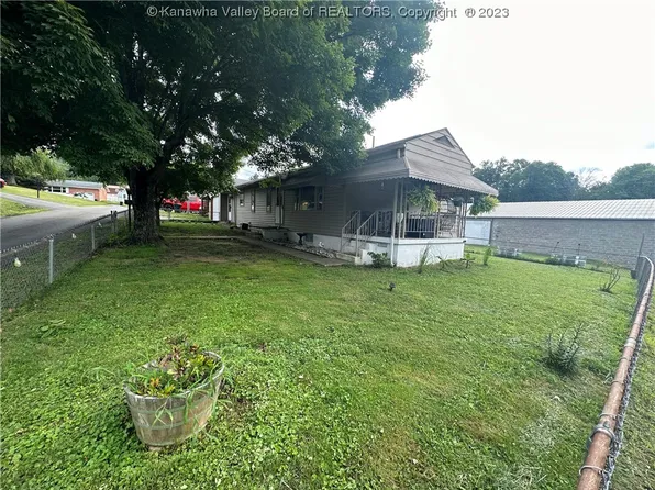 14 Sunset Dr, Alum Creek, WV 25003