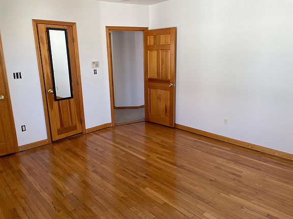 5th image of 447 W Olive St Floor 1