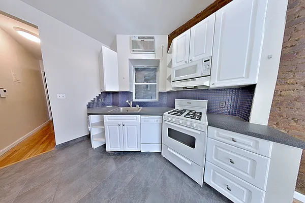 Rented by Bond New York | media 23