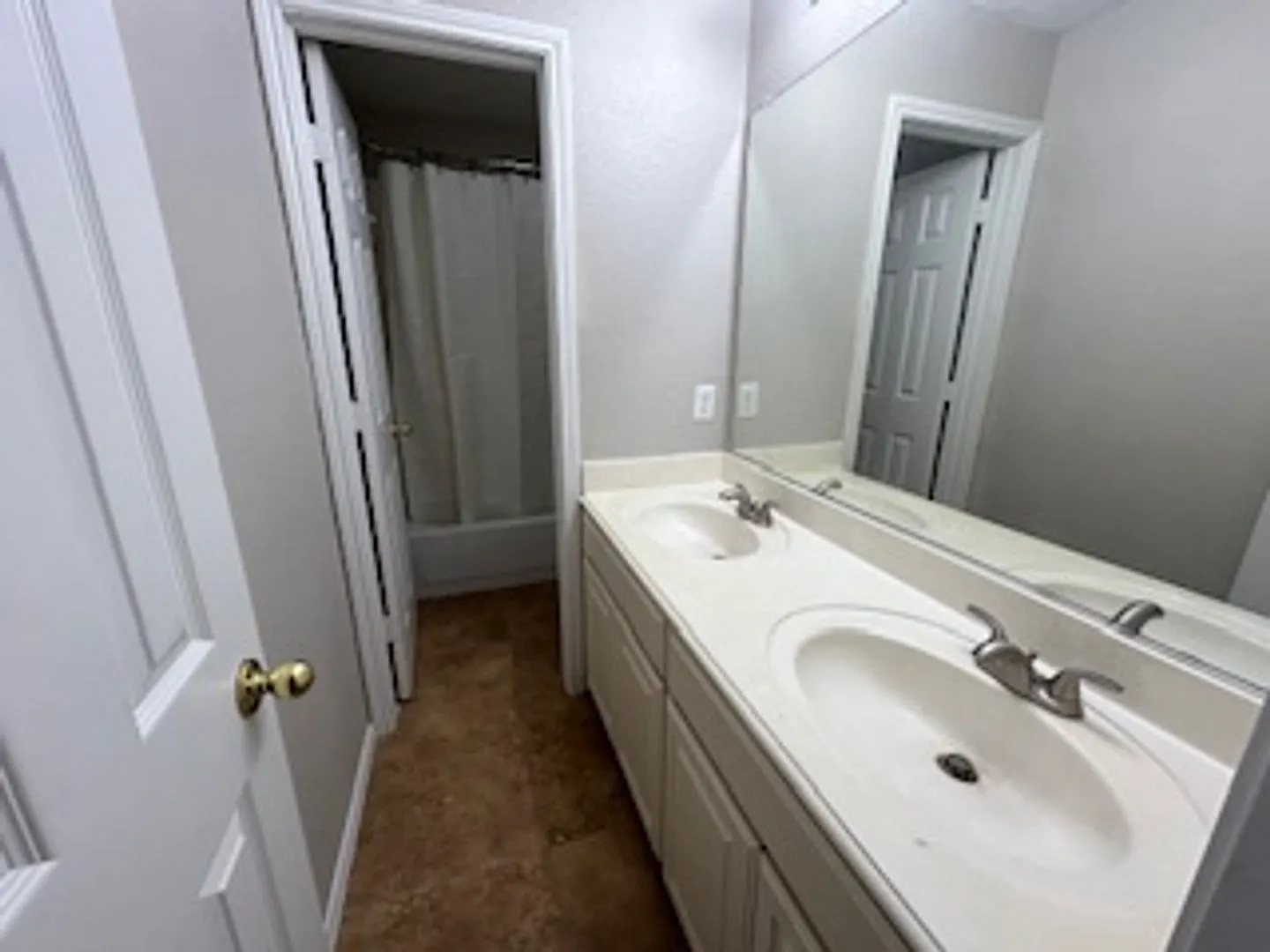 5 bed home Available April 2026 — Photo 4