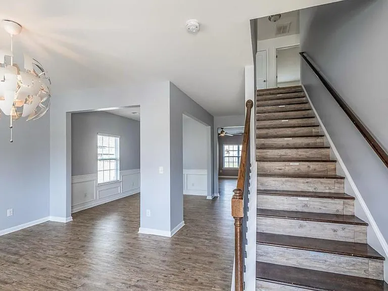 374 Hartleigh Dr — Photo 14