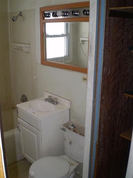 2nd image of 2409 Endrow Ave NE