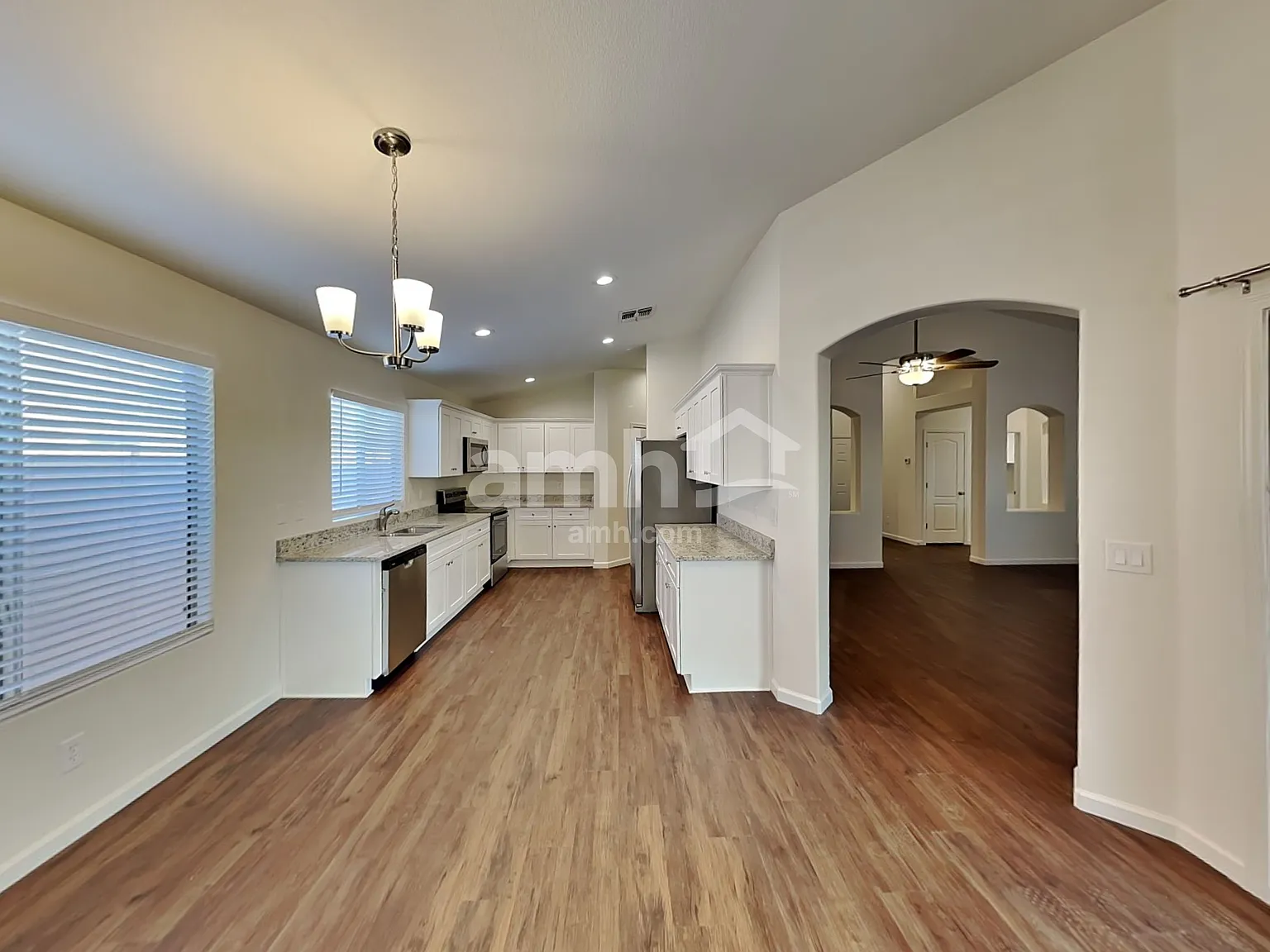 3 bed, 2.0 bath, 2047 sqft, $2,420 — Photo 4