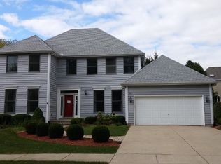 15 Walnut Cir, Sugar Grove, IL 60554