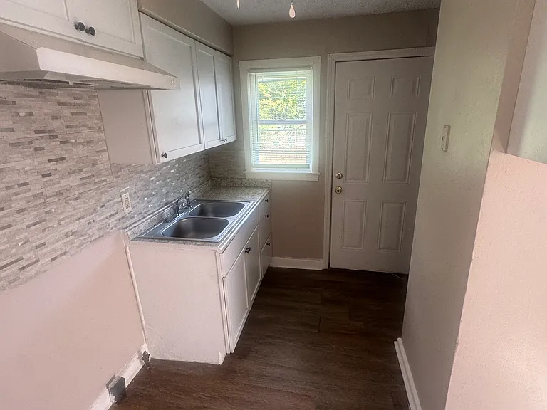 3440 Glendale Ave — Photo 7