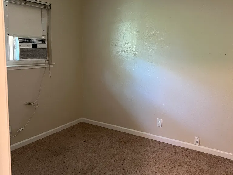 204 Talisman Dr — Photo 37