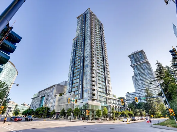 13438 Central Ave #1608, Surrey, BC V3T 0N2