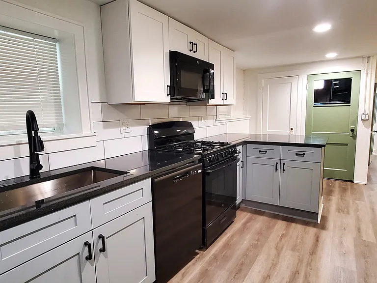 2226 W Argyle St #B1 — Photo 7