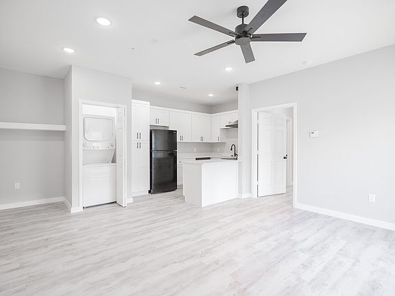 2nd image of 2101 Reinke Rd #7202