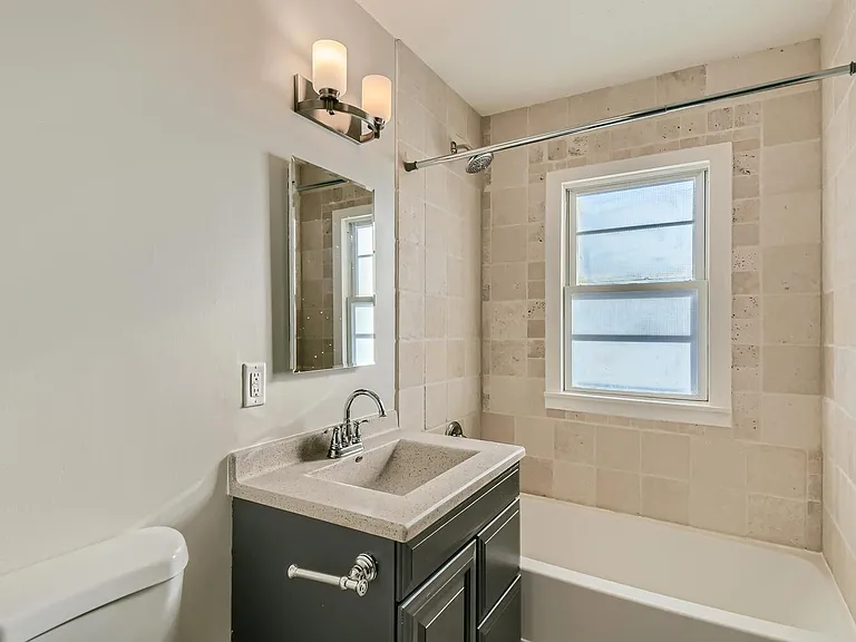 1314 Oxford St — Photo 10