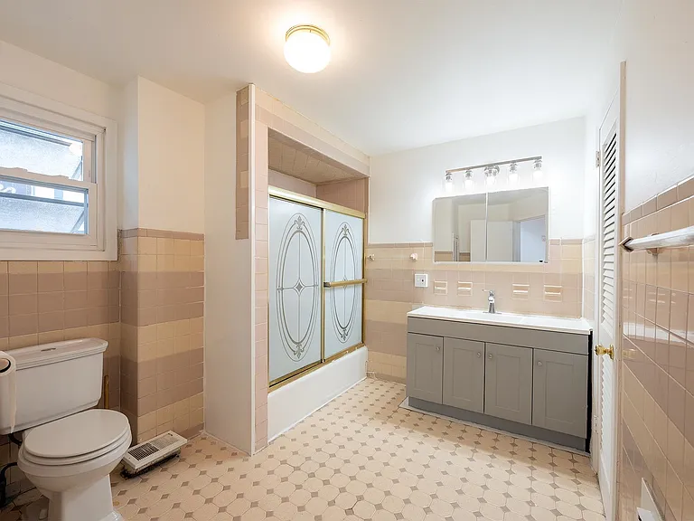 163 Jewett Ave — Photo 10