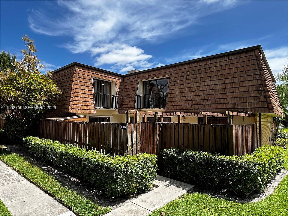 1st image of 1026 10th Ln