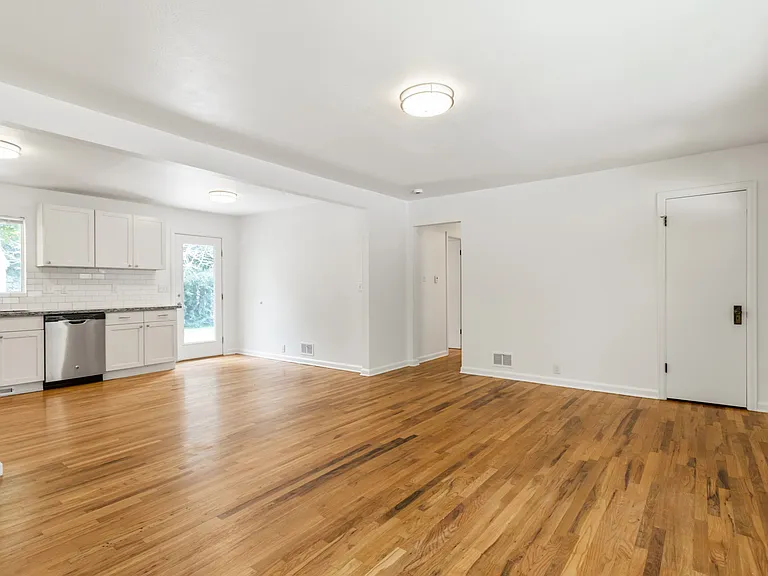 623 Colorado St — Photo 2