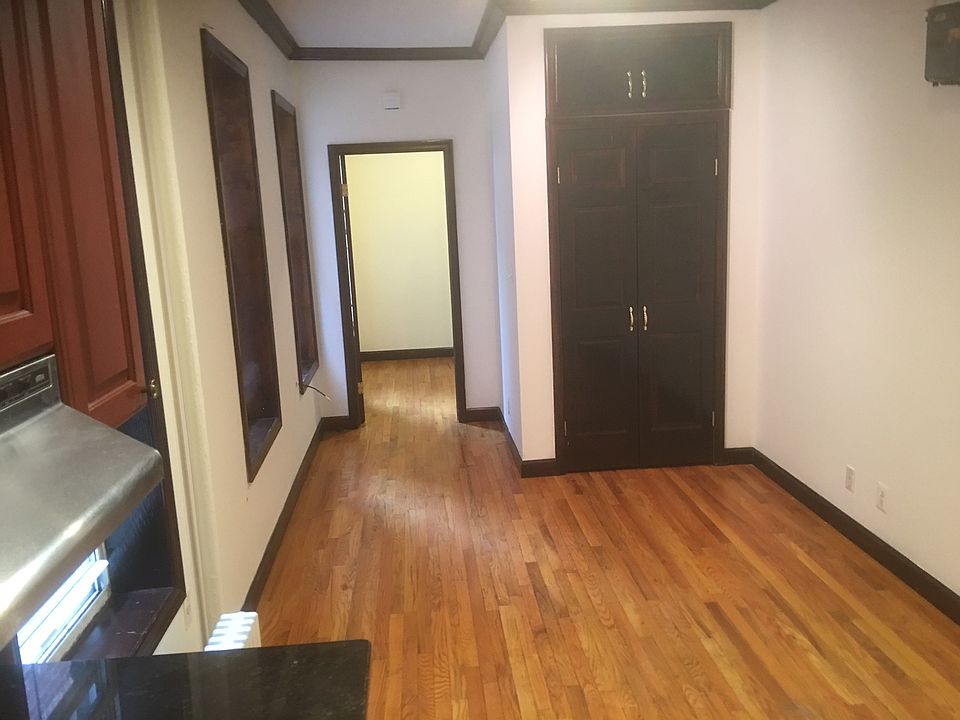 2nd image of 106 Norfolk St APT 21
