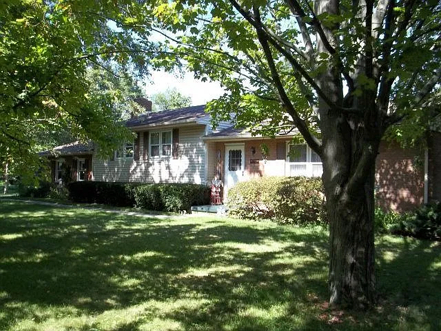 837 Brook Park Rd photo 1